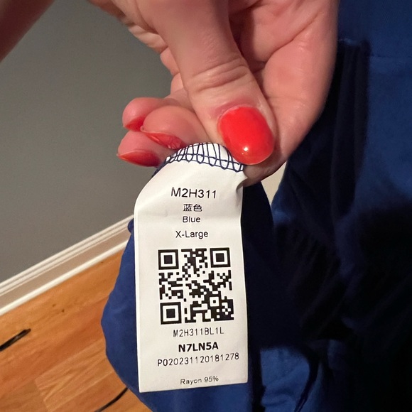 Short sleeve blue v-neck, size XL - Picture 5 of 5